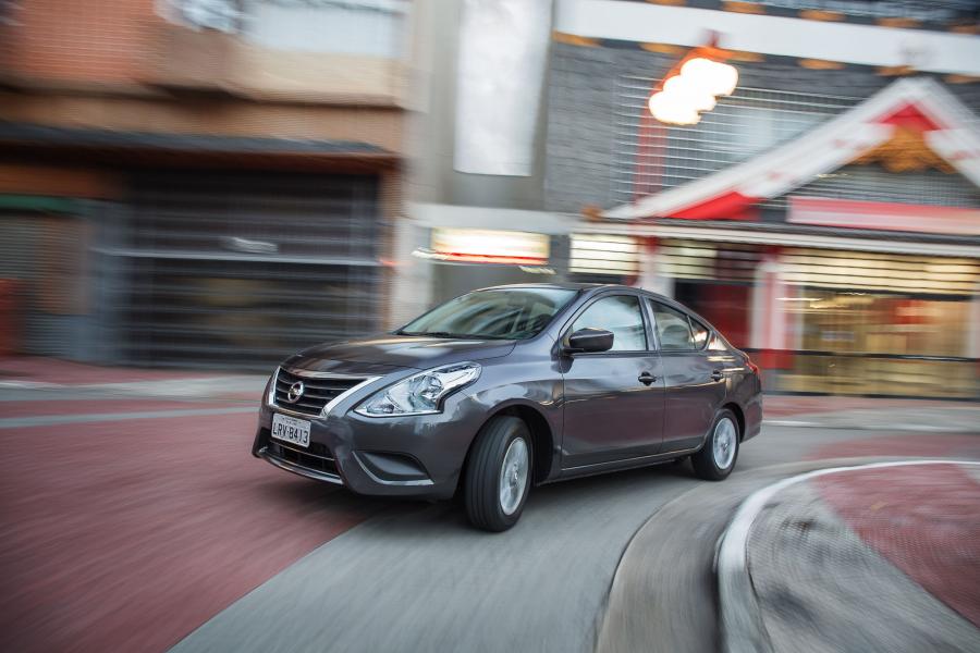  Nissan Versa 2015 года  (BR) (фото 13 из 17)
